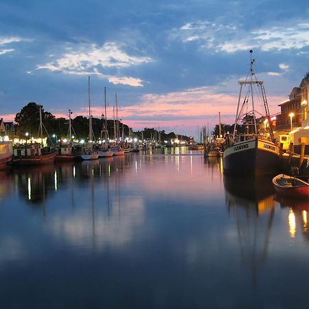 Doppelzimmer Brunch, Direkt Am Alten Strom Rostock Exterior foto